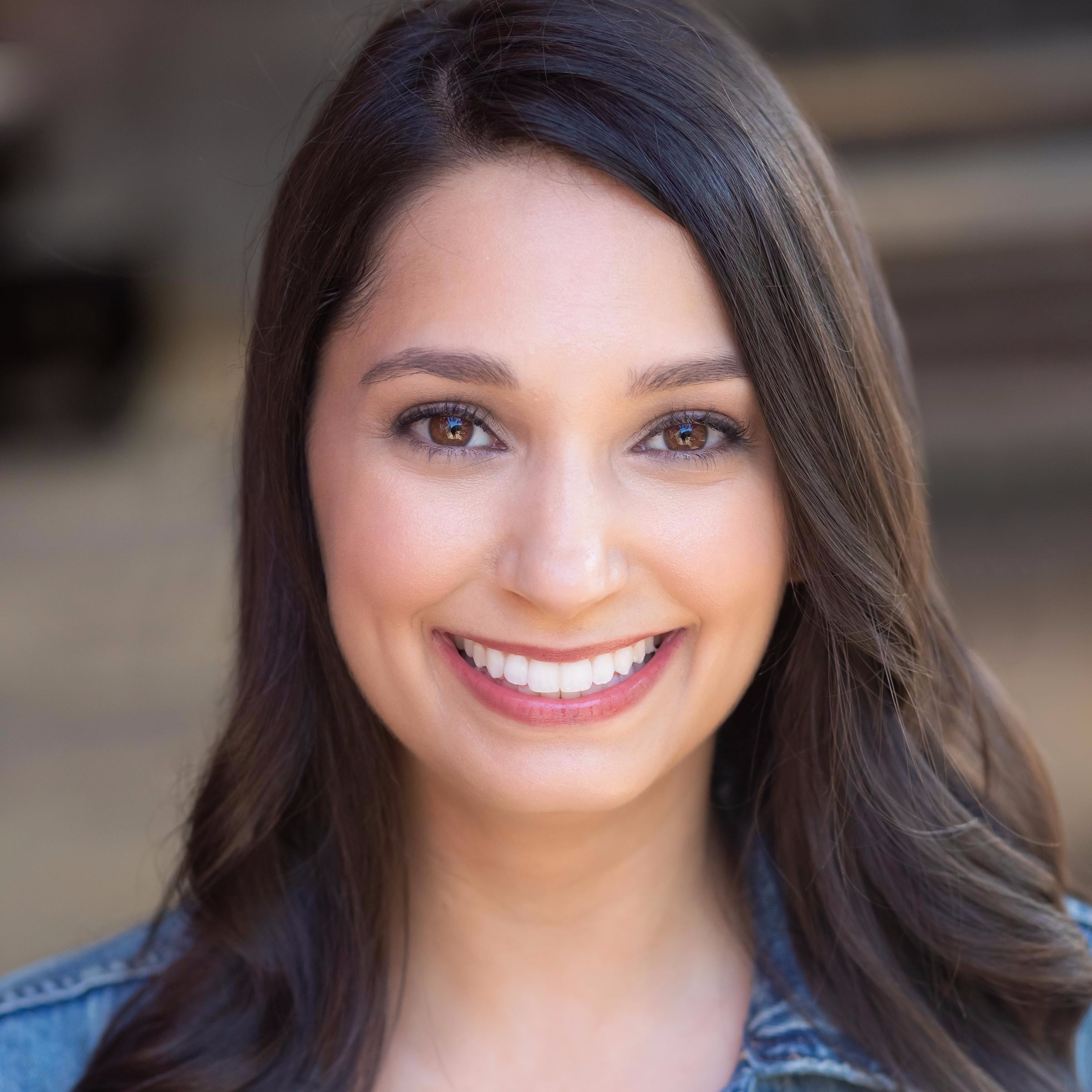Lindsey headshot